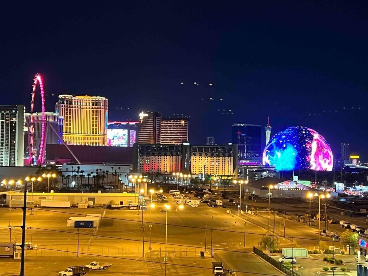 Mgm Balcony Strip Sphere And F1 Race Views Сasa de vacaciones